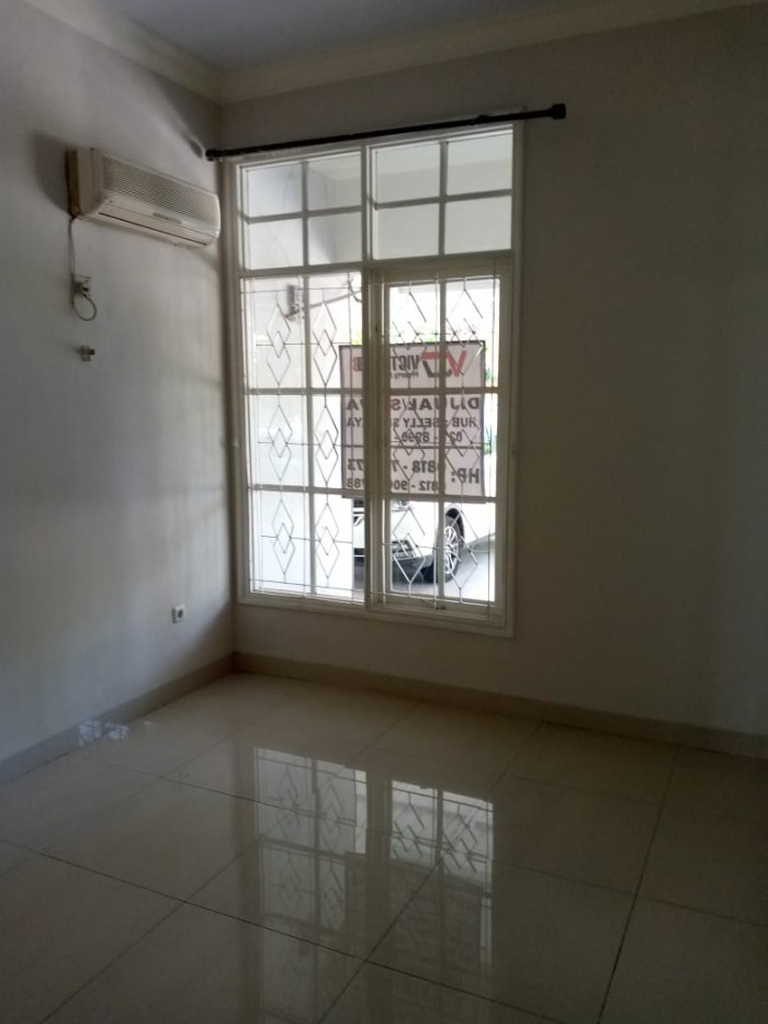 Rumah Disewakan Semi Furnished di Taman Beverly Lippo Cikarang